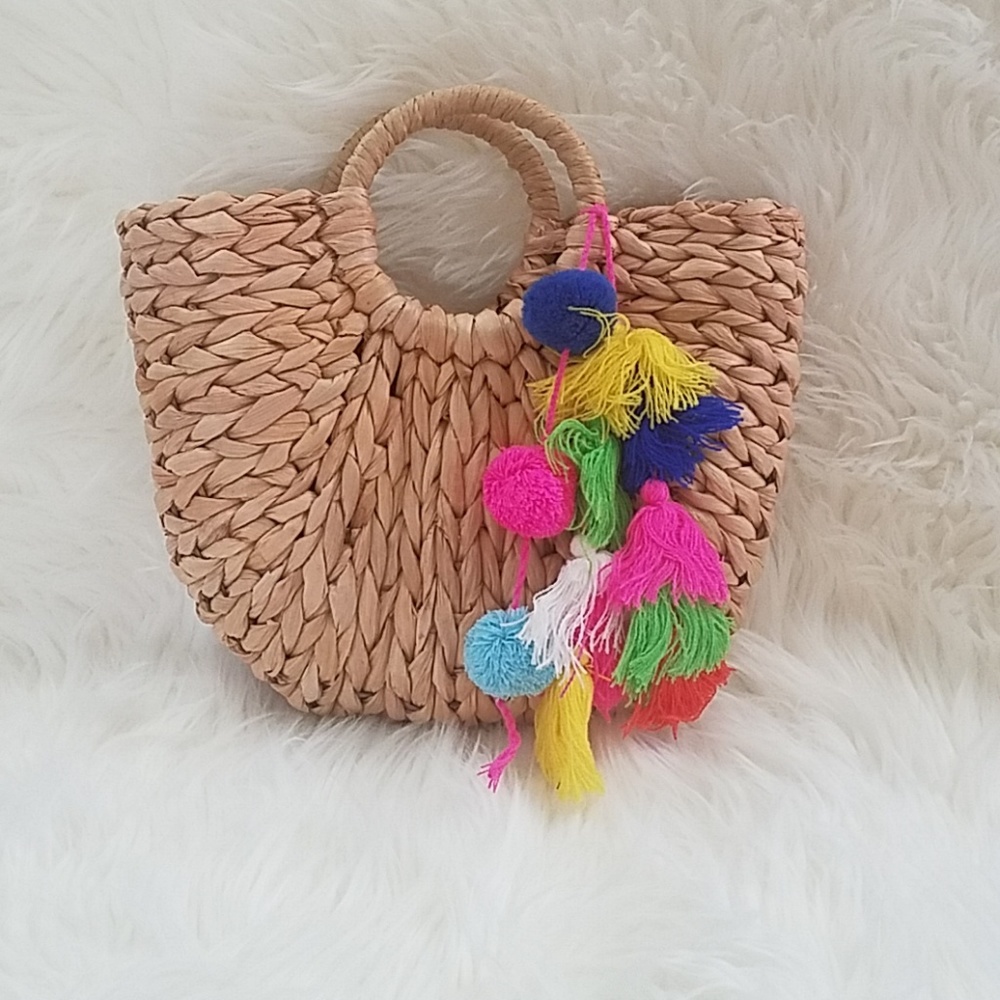 ❣Straw Pom Pom Tassel Tote❣ - Picture 3 of 4
